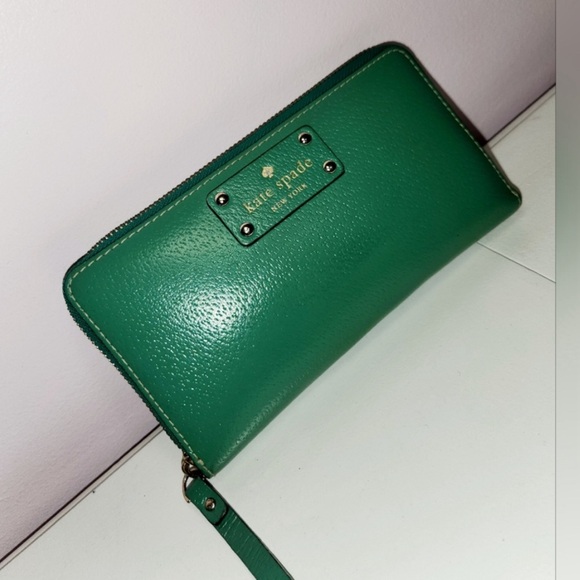 Kate Spade Green Wellesley Leather Wallet - Picture 3 of 3